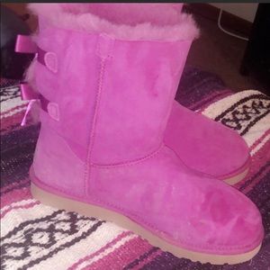 pink bailey bow uggs